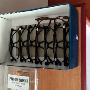 Kacamata Baca untuk dipinjamkan kepada Jamaah