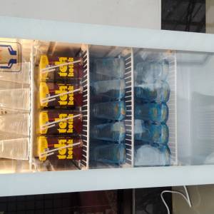 Kulkas Showcase buat minum air dingin Jamaah