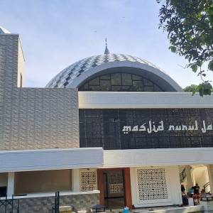 Bangunan samping masjid