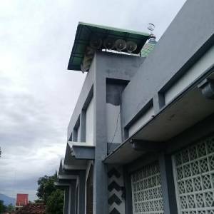 Masjid tampak samping kiri
