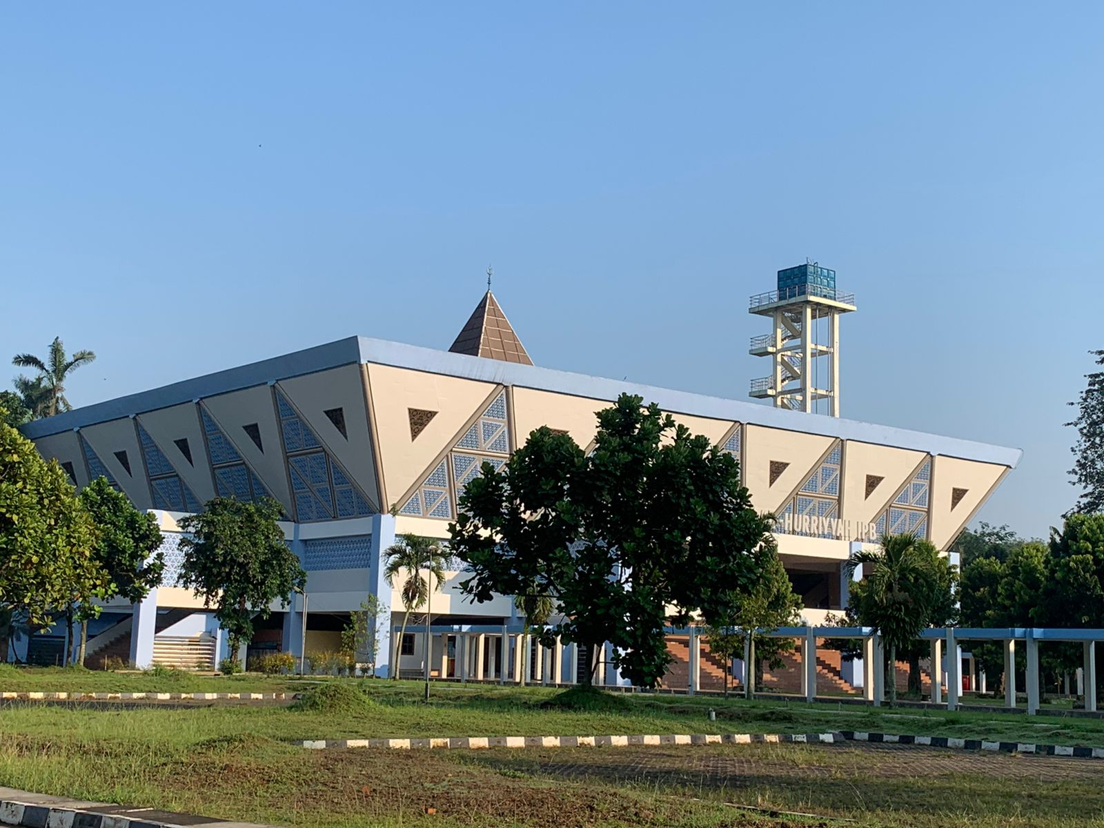 Masjid Al Hurriyyah IPB University