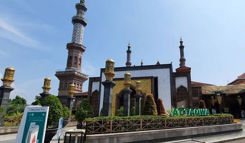 MASJID RAYA AT TAQWA KOTA CIREBON — 