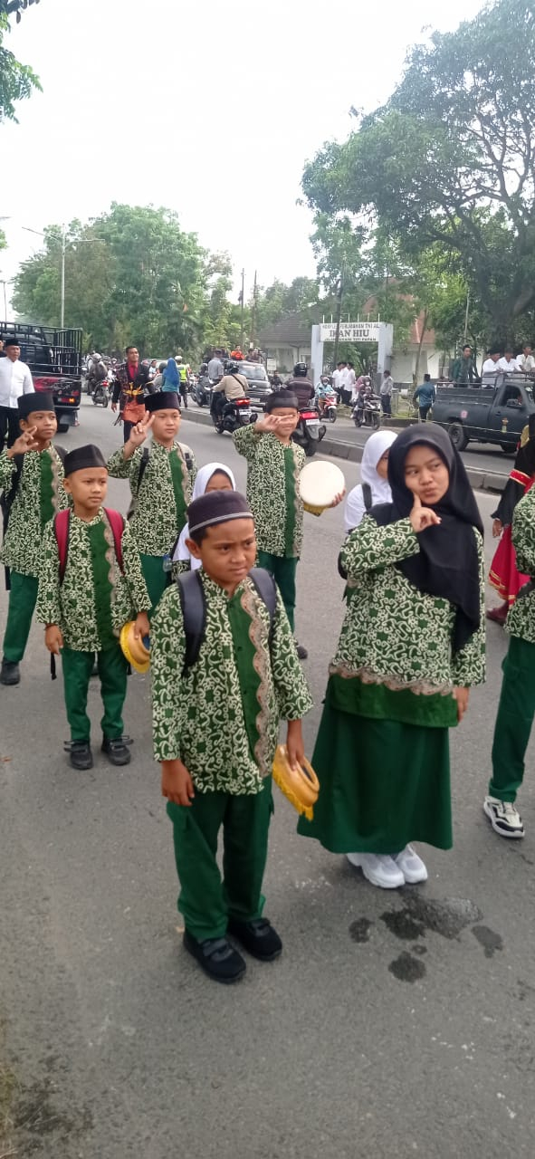 MDTA Al-Ikhlashiyah Unjuk Skill Melalui Kesenian Hadroh di Pawai Ta’aruf Musabaqah Tilawatil Qur’an (MTQ) ke-58 Tingkat Kota Medan