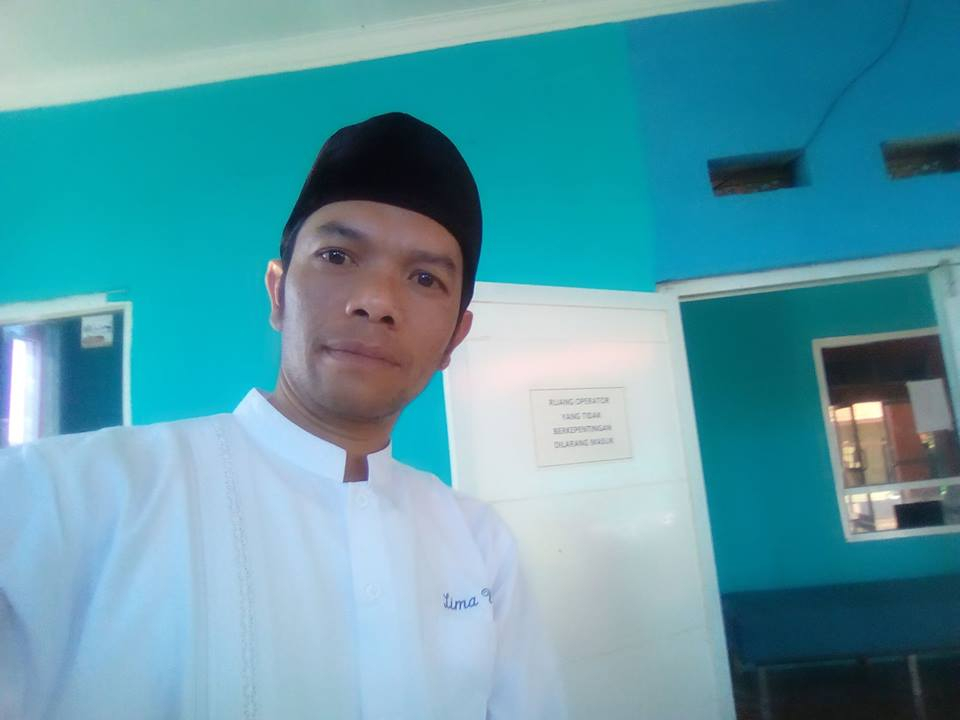 Ustadz di Masjid Al-Furqan Ummu Jabban